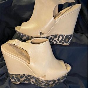Jessica Simpson leopard tan wedges 8
